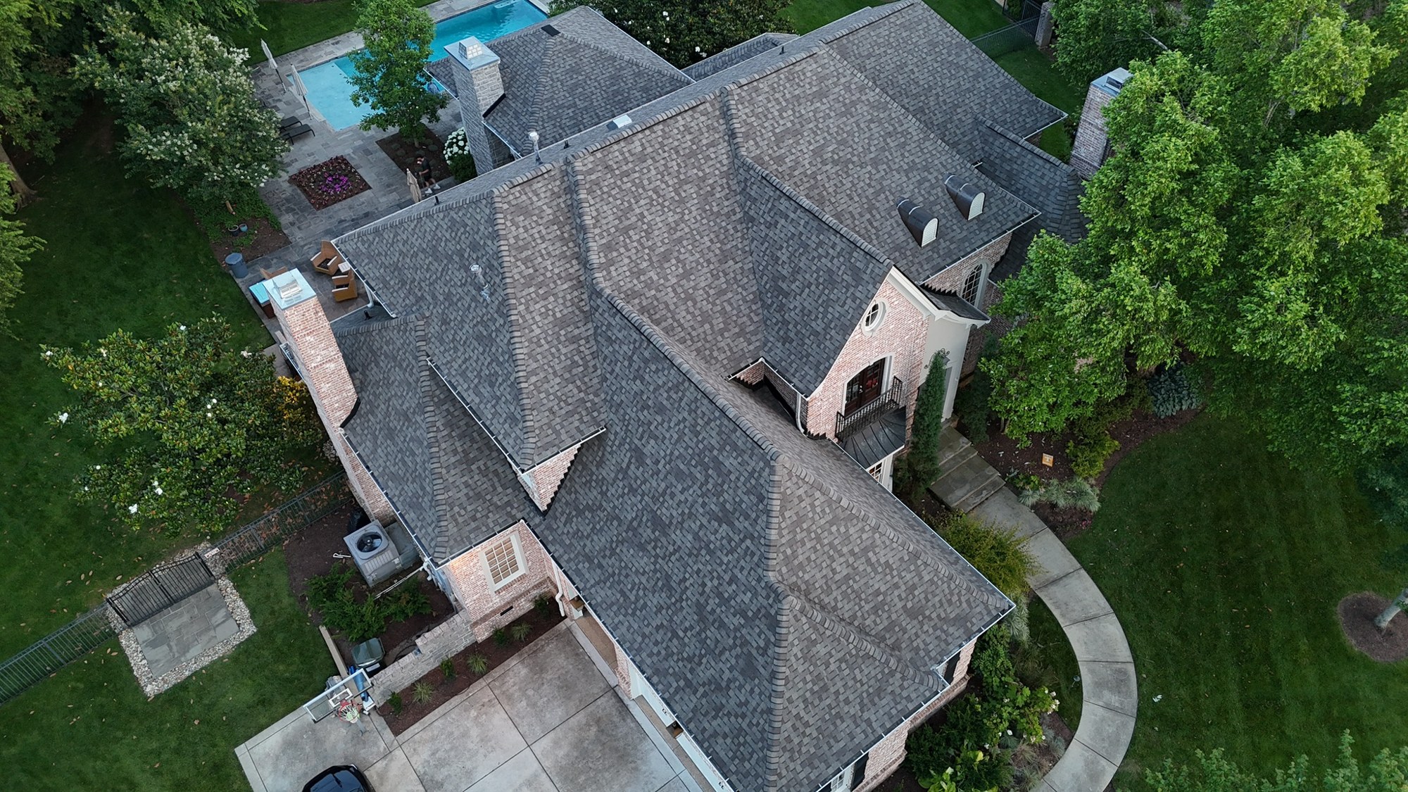 Completed architectural shingle roof — Nashville area